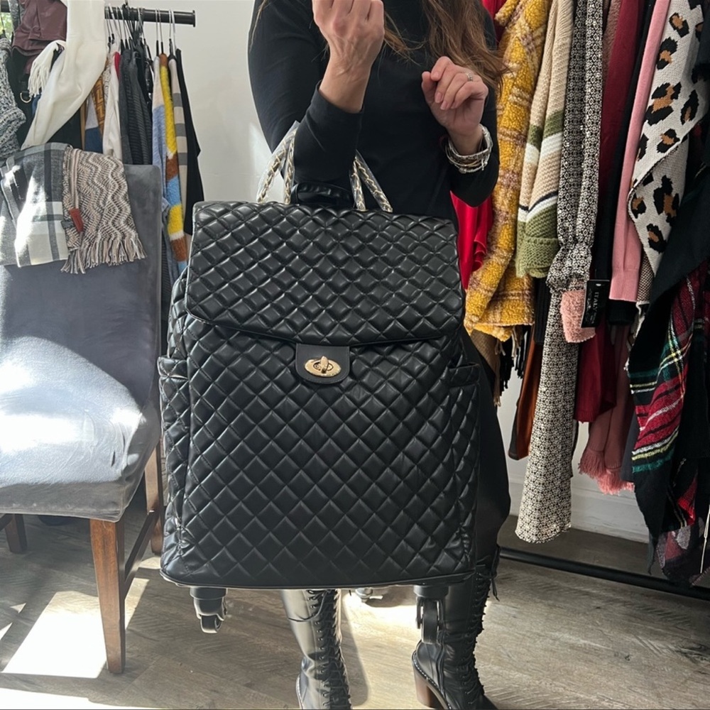 ONE HOUR SALE✨✨✨Quilted Faux leather Fabulous Travel Rolling bag JUST 2 LEFT - Picture 2 of 10